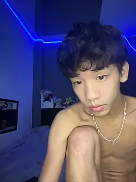 Snapshot of Kailertwink chatting on June 16, 3:25 pm Kailertwink online show from June 16, 3:25 pm