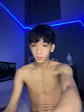 Snapshot of Kailertwink chatting on June 20, 2:09 pm Kailertwink online show from June 20, 2:09 pm