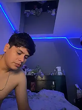 Snapshot of Kailertwink chatting on July 2, 3:51 pm Kailertwink online show from July 2, 3:51 pm