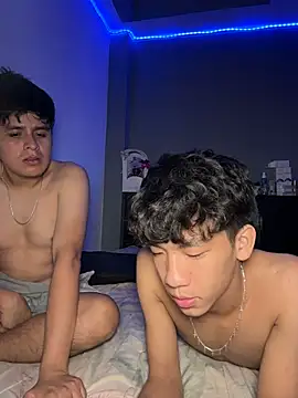 Snapshot of Kailertwink chatting on July 3, 5:58 am Kailertwink online show from July 3, 5:58 am
