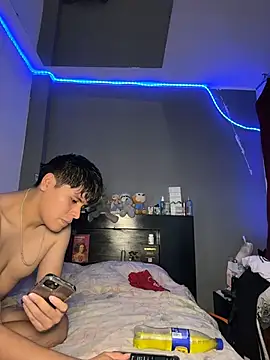 Snapshot of Kailertwink chatting on July 6, 4:53 am Kailertwink online show from July 6, 4:53 am