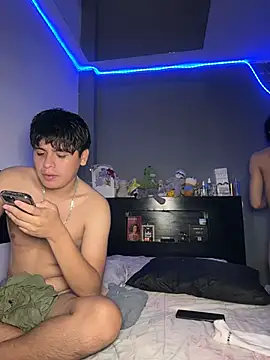 Snapshot of Kailertwink chatting on July 18, 5:55 am Kailertwink online show from July 18, 5:55 am