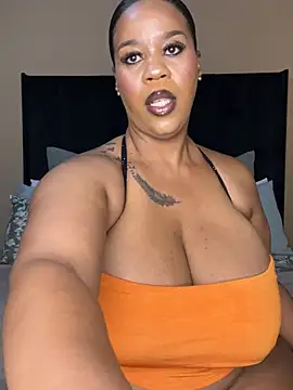 Snapshot of THICKBUNNYCHICKxxx chatting on June 26, 7:40 pm THICKBUNNYCHICKxxx online show from June 26, 7:40 pm