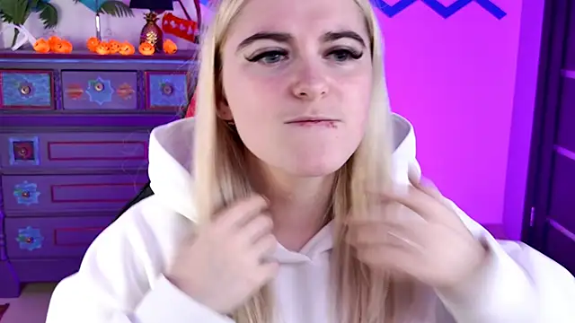 Stef Nicks online show from October 29, 9:44 am