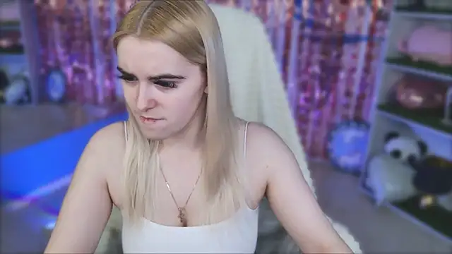 Stef Nicks online show from February 12, 9:04 am