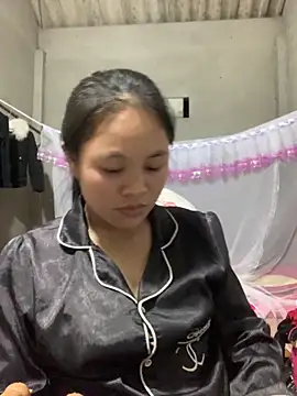 Snapshot of NhuFox chatting on October 4, 12:58 pm NhuFox online show from October 4, 12:58 pm