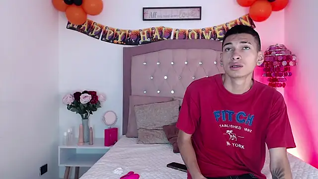 Snapshot of AmelieAndAce chatting on October 14, 12:50 pm AmelieAndAce online show from October 14, 12:50 pm