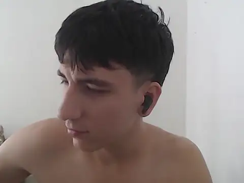 younewmaster online show from February 13, 4:36 pm