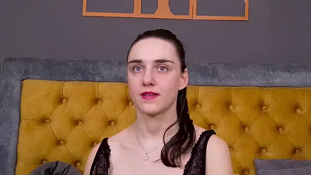 Jessica White  online show from February 7, 4:05 am