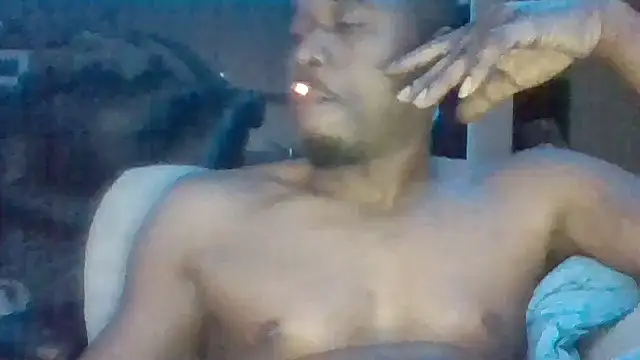 Snapshot of Dico420 chatting on May 12, 4:42 am Dico420 online show from May 12, 4:42 am