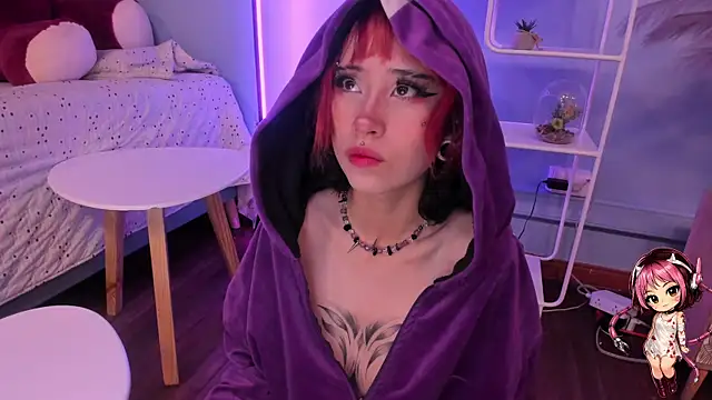Hannahpage online show from June 9, 12:39 pm