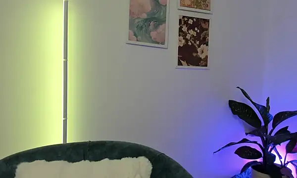 canelleGarces online show from December 22, 2:19 am