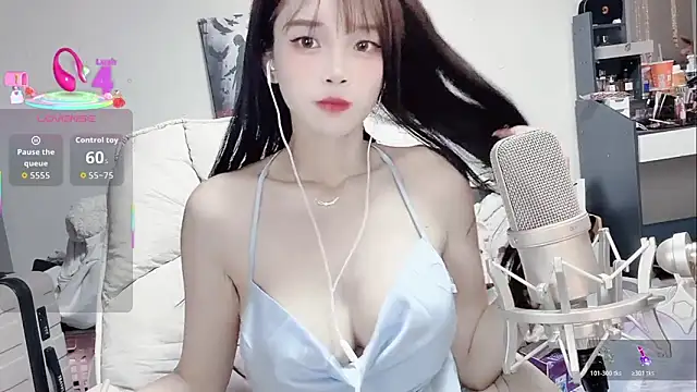 twlilybae online show from March 17, 12:08 pm