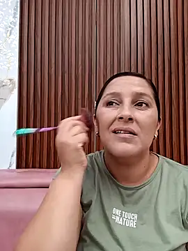Snapshot of KikaDuque chatting on May 4, 6:26 pm KikaDuque online show from May 4, 6:26 pm