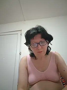 Vera Elle online show from April 5, 6:49 pm