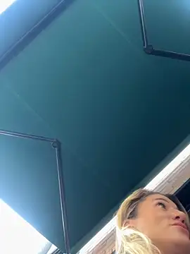 Snapshot of CamyBlossom chatting on October 11, 4:27 pm CamyBlossom online show from October 11, 4:27 pm