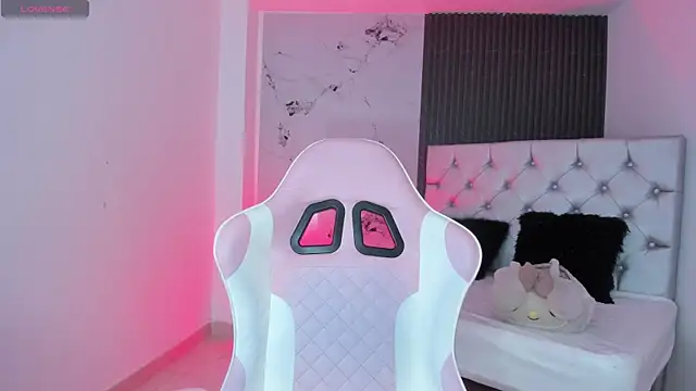 chloesagee online show from November 5, 12:10 am