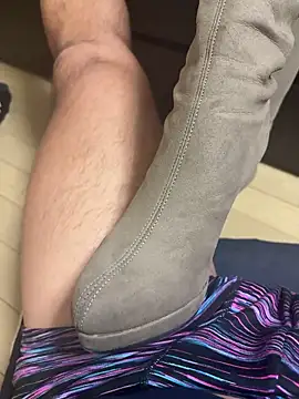 Snapshot of shell215 chatting on January 13, 2:33 pm shell215 online show from January 13, 2:33 pm