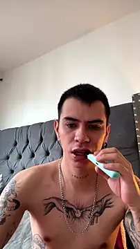 Snapshot of chris_suarez chatting on July 15, 9:31 pm chris suarez online show from July 15, 9:31 pm