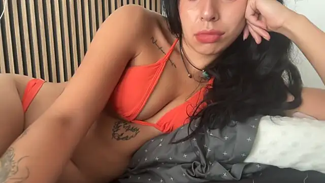 Snapshot of sweetbrunette22 chatting on April 9, 10:48 pm sweetbrunette22 online show from April 9, 10:48 pm