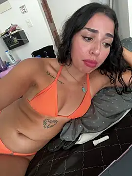 Snapshot of sweetbrunette22 chatting on June 24, 8:30 pm sweetbrunette22 online show from June 24, 8:30 pm