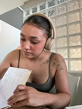 sisylucky online show from May 6, 5:18 pm