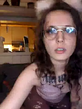 marijacucu online show from April 18, 9:15 pm