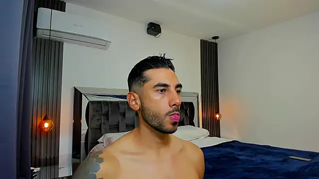 Snapshot of MARC_THOMPSON_ chatting on October 20, 12:22 am MARC THOMPSON online show from October 20, 12:22 am