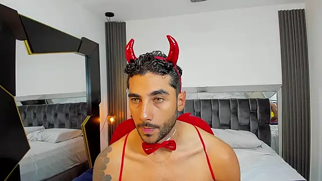 Snapshot of MARC_THOMPSON_ chatting on November 1, 12:56 am MARC THOMPSON online show from November 1, 12:56 am