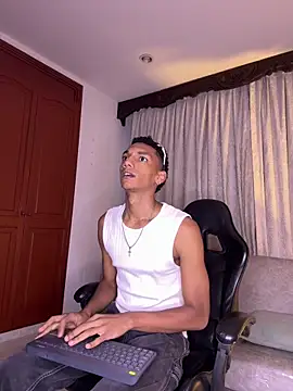 JulienSaint online show from March 15, 11:27 am