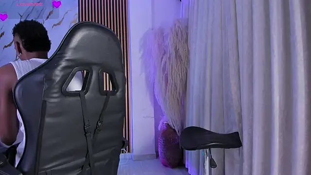 JulienSaint online show from March 27, 11:43 am