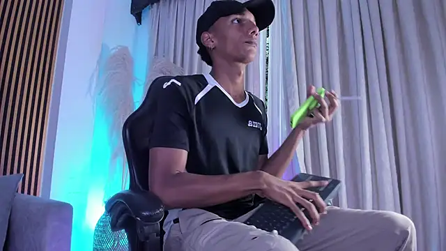 JulienSaint online show from April 7, 11:54 am