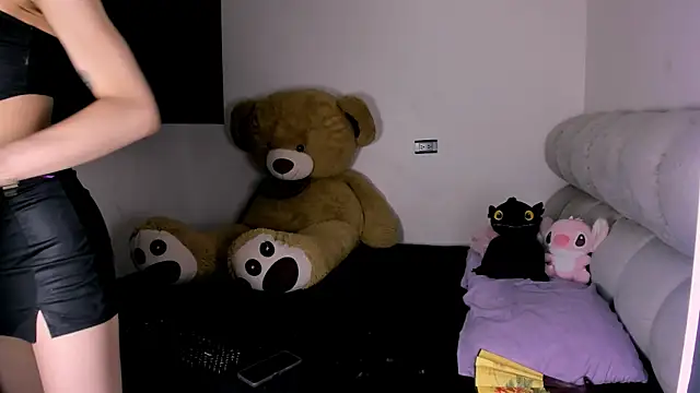 fhalon foxxxys  online show from July 1, 10:09 pm