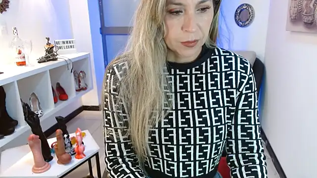 Snapshot of DianaPearls chatting on July 21, 10:28 am DianaPearls online show from July 21, 10:28 am