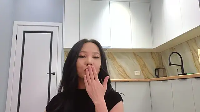 Snapshot of lunajii chatting on April 25, 1:52 am lunajii online show from April 25, 1:52 am