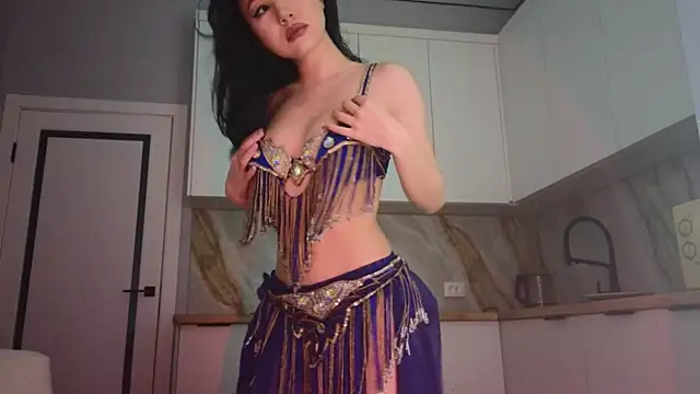 Snapshot of lunajii chatting on April 26, 11:24 pm lunajii online show from April 26, 11:24 pm