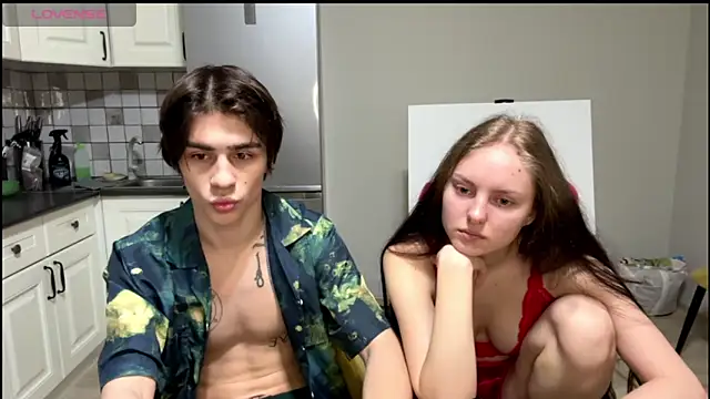 Snapshot of flowerscouple chatting on March 2, 10:27 pm flowerscouple online show from March 2, 10:27 pm