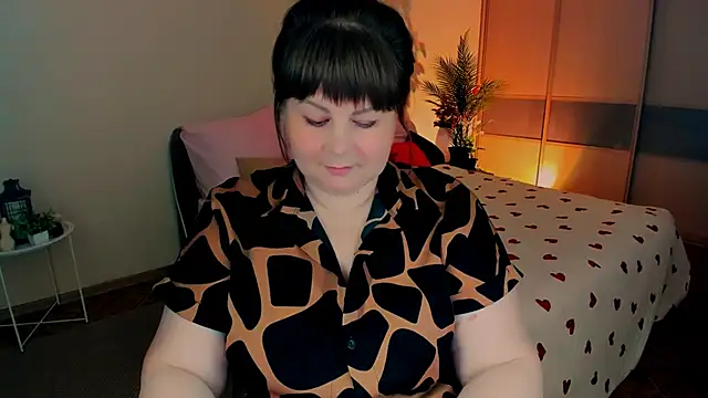 CrystaalStaar online show from June 16, 3:42 am