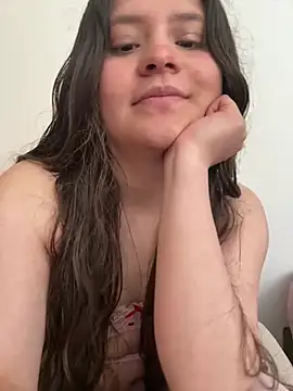Snapshot of Emilyybennet_ chatting on May 9, 10:15 pm Emilyybennet online show from May 9, 10:15 pm
