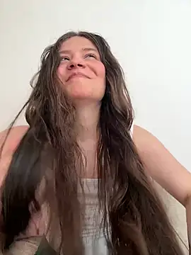 Snapshot of Emilyybennet_ chatting on May 24, 7:30 pm Emilyybennet online show from May 24, 7:30 pm
