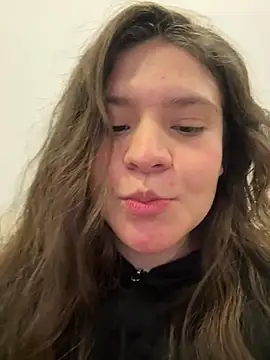 Snapshot of Emilyybennet_ chatting on June 4, 3:23 am Emilyybennet online show from June 4, 3:23 am