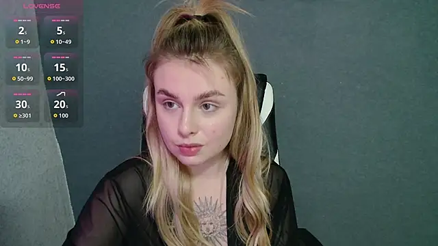 Snapshot of AngelicaHollywood chatting on October 11, 9:13 pm AngelicaHollywood online show from October 11, 9:13 pm