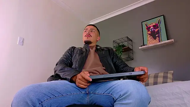 MrFox   online show from March 10, 7:30 pm