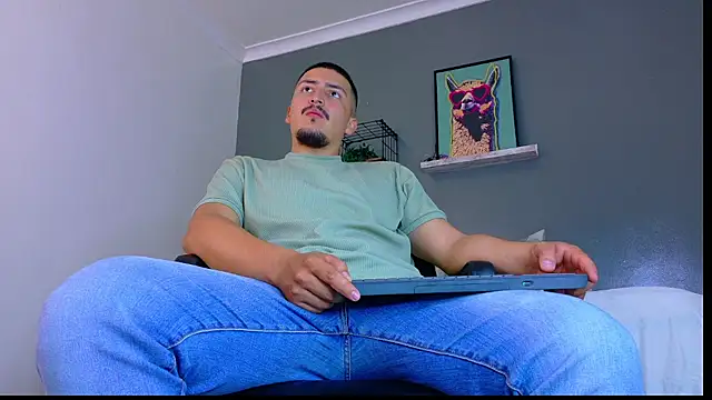 MrFox   online show from April 7, 7:47 pm