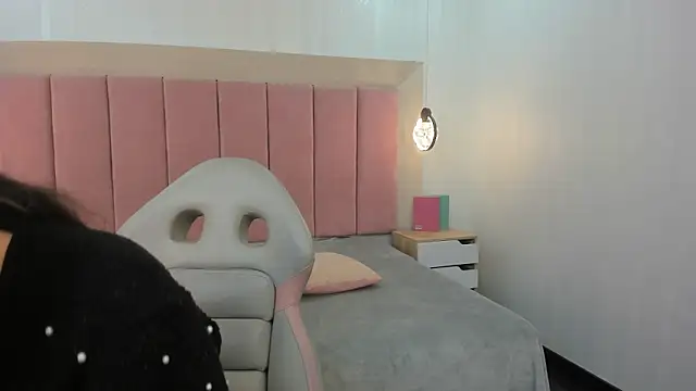 Emilia Bons online show from February 6, 1:58 pm