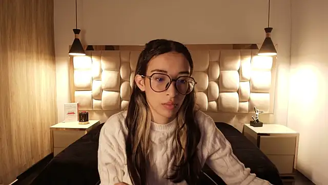 Emilia Bons online show from February 9, 2:10 pm