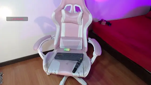 Lia Arellano online show from April 19, 7:05 pm