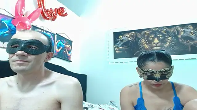 Snapshot of coplehot27 chatting on June 10, 10:08 pm coplehot27 online show from June 10, 10:08 pm