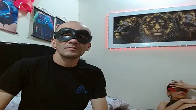 Snapshot of coplehot27 chatting on June 18, 4:22 pm coplehot27 online show from June 18, 4:22 pm