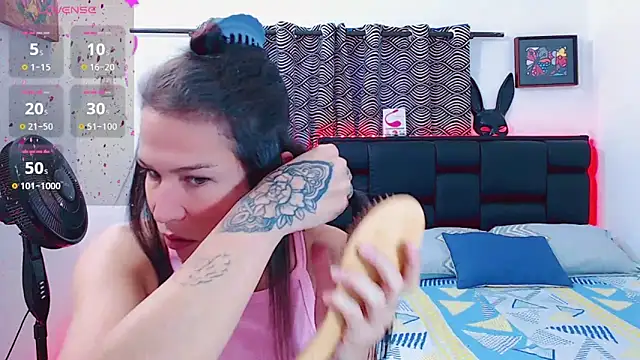 Snapshot of Azley_sweet chatting on April 29, 12:42 pm Azley sweet online show from April 29, 12:42 pm